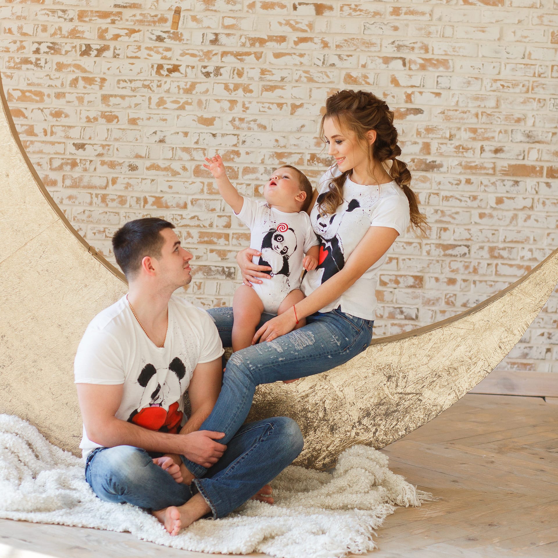 Семейни фотосесии в студио 31 Семейни фотосесии в студио 30